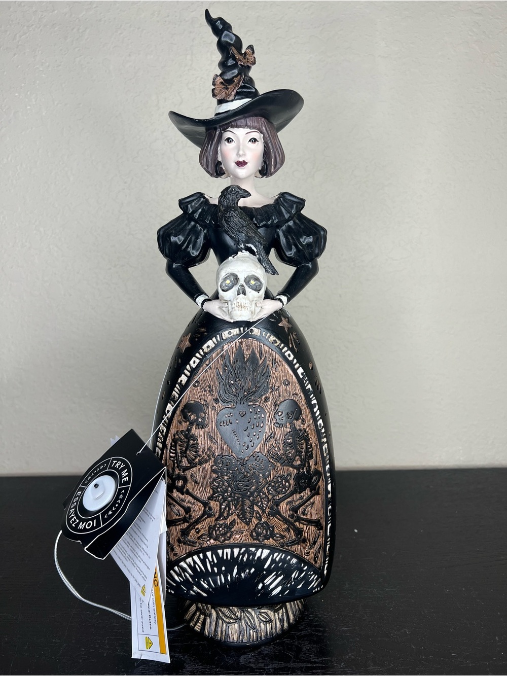 NEW 18” Hallow’s Eve Halloween Light Up Witch with Skull Figurine